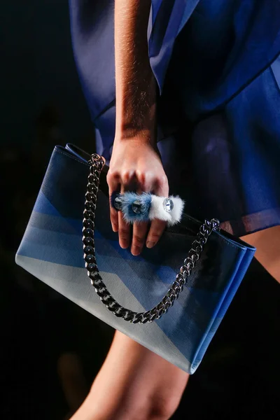 Look 15